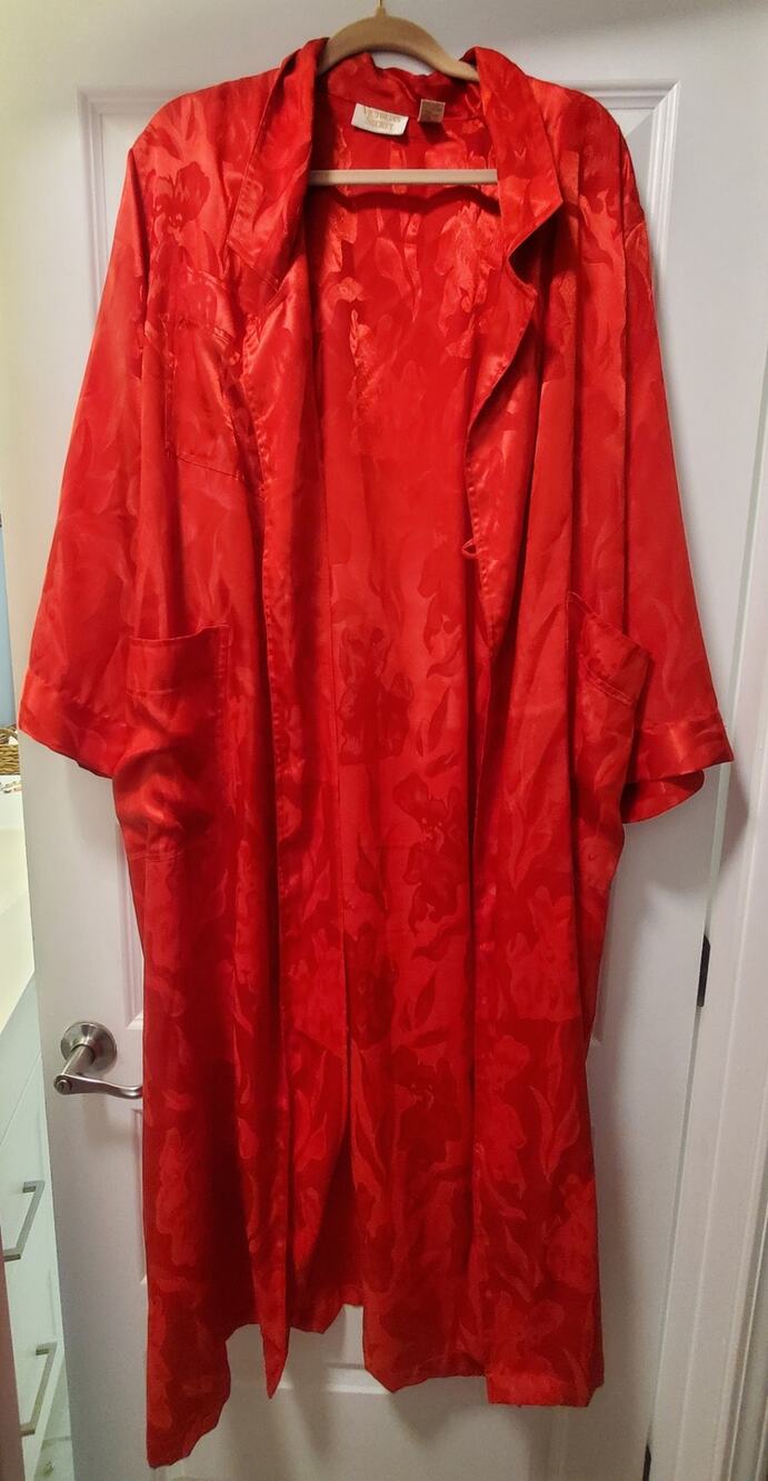 Victoria's Secret Red Floral Silky Satin Robe size m/l. A31